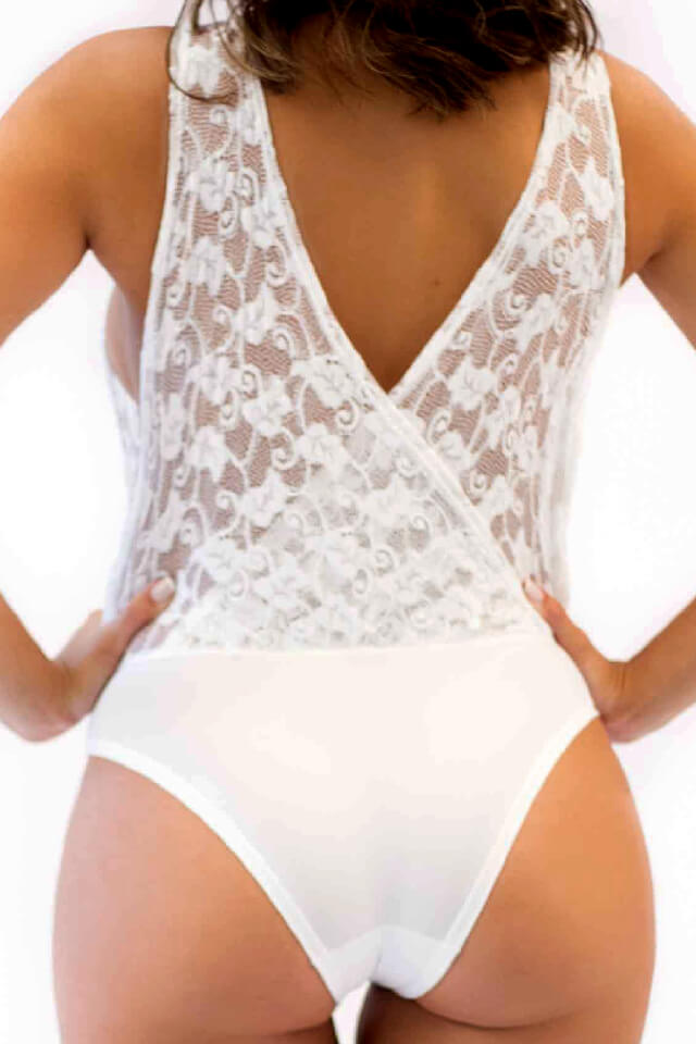 Body de Renda com Decote Profundo - Foto 4